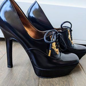 PERFECT! $1100 Authentic Gucci Platform Heels Size 36